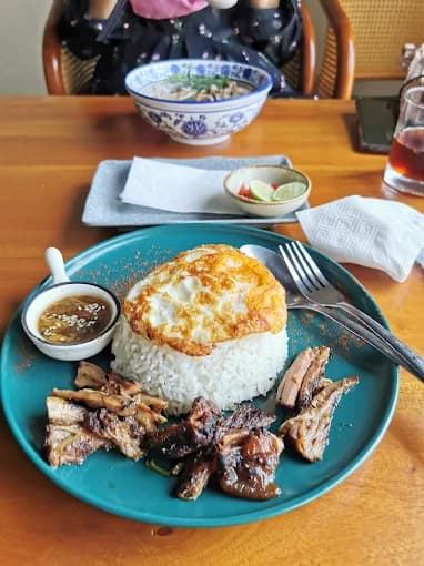 Nasi Ayam Kecombrang with traditional plating